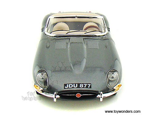 BBurago - Jaguar "E" Cabriolet Convertible (1961, 1/18 scale diecast model car, Grey) 12046GY