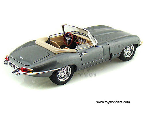 BBurago - Jaguar "E" Cabriolet Convertible (1961, 1/18 scale diecast model car, Grey) 12046GY