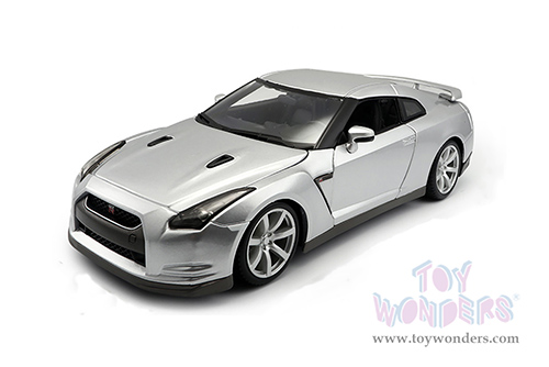 Bburago - Nissan GTR Hard Top (2009, 1/18 scale diecast model car, Silver) 12079SV