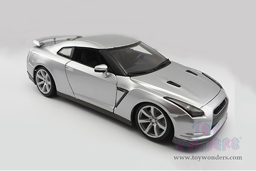Bburago - Nissan GTR Hard Top (2009, 1/18 scale diecast model car, Silver) 12079SV