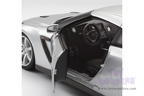 Bburago - Nissan GTR Hard Top (2009, 1/18 scale diecast model car, Silver) 12079SV