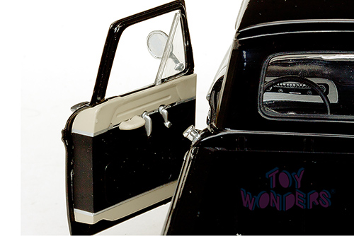 Sun Star USA - Ford F-100 Custom Cab Pickup (1965, 1/18 scale diecast model car, Raven Black) 1273BK