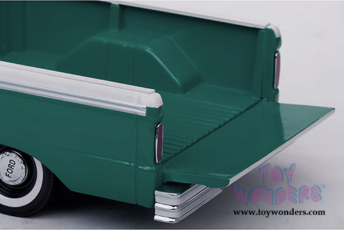 Sun Star USA - Ford F-100 Custom Cab Pickup (1965, 1/18 scale diecast model car, Wimbledon White/Holly Green) 1274GN