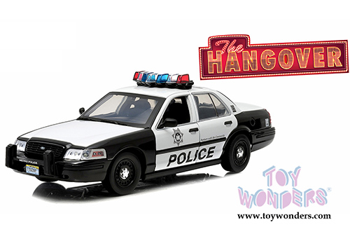 Greenlight - The Hangover - Ford Crown Victoria Police Interceptor Hard Top (2000, 1/18 scale diecast model car, White/Black) 12911