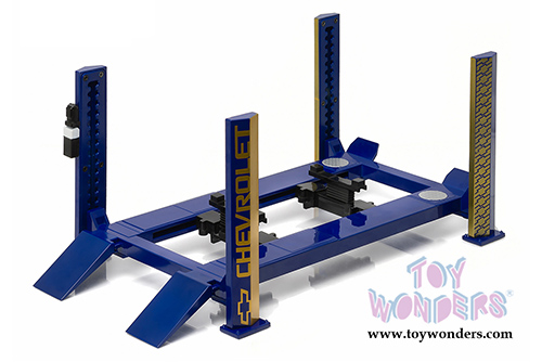 Greenlight  - Four Post Lift Chevrolet Edition (1/18 scale diecast model accessory, Blue/Gold) 12918