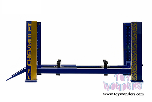 Greenlight  - Four Post Lift Chevrolet Edition (1/18 scale diecast model accessory, Blue/Gold) 12918