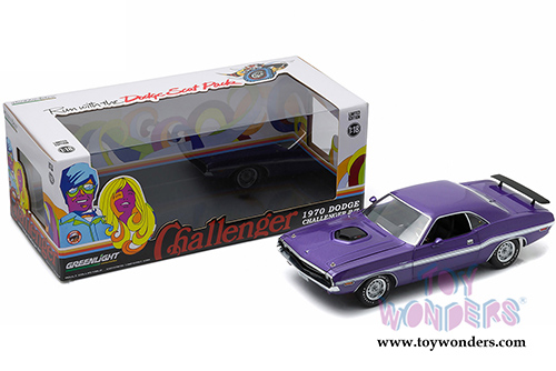 Greenlight - Dodge Challenger R/T Hemi Hard Top (1970, 1/18 scale diecast model car, Plum Purple) 12930