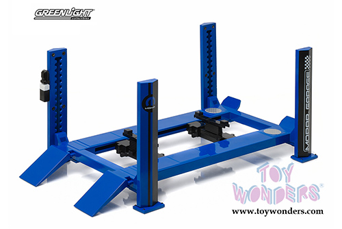 Greenlight  - Four Post Lift Mopar Edition (1/18 scale diecast model accessory, Blue/Black) 12967