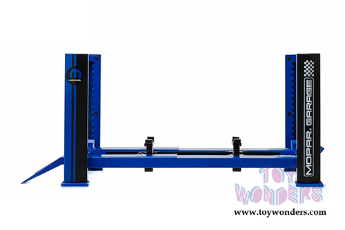 Greenlight  - Four Post Lift Mopar Edition (1/18 scale diecast model accessory, Blue/Black) 12967