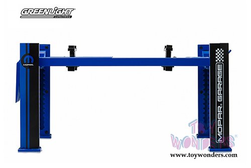 Greenlight  - Four Post Lift Mopar Edition (1/18 scale diecast model accessory, Blue/Black) 12967