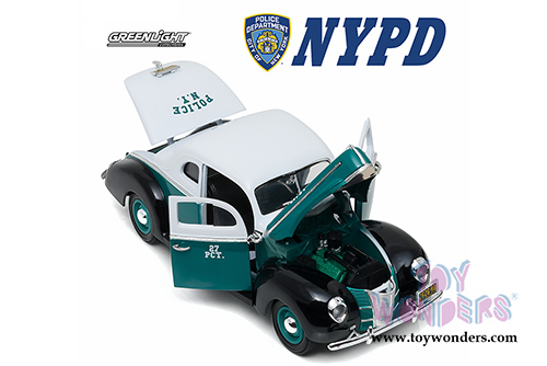 Greenlight - Ford Deluxe Coupe New York City Police Department NYPD (1940, 1/18 scale diecast model car, White/Green/Black) 12972
