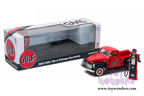 Greenlight - GMC 150 Pickup Truck Gulf Oil with Vintage Gas Pump (1950, 1/18 scale diecast model car, Red w/Dark Blue) 12984