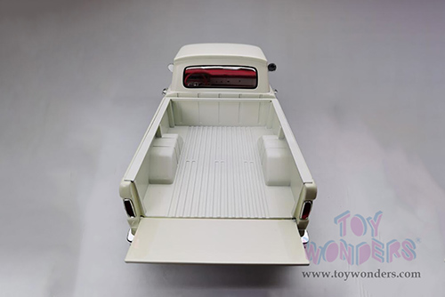 Sun Star - Ford F-100 Custom Cab Pickup (1965, 1/18 scale diecast model car, White) 1302