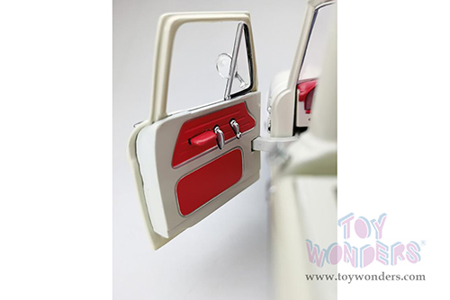 Sun Star - Ford F-100 Custom Cab Pickup (1965, 1/18 scale diecast model car, White) 1302