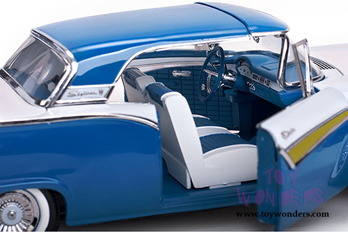 Sun Star USA - Ford Fairlane 500 Skyliner Convertible (1957, 1/18 scale diecast model car, Dresden Blue/Colonial White) 1338BU