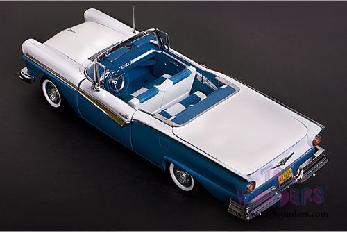 Sun Star USA - Ford Fairlane 500 Skyliner Convertible (1957, 1/18 scale diecast model car, Dresden Blue/Colonial White) 1338BU