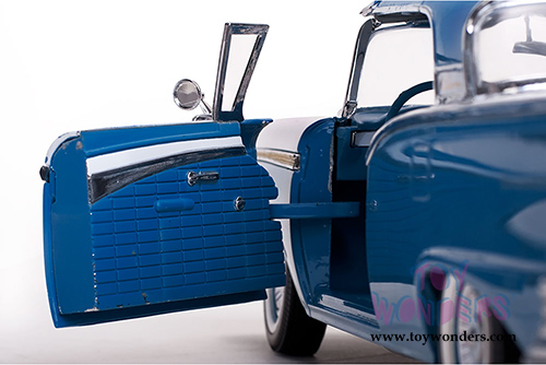 Sun Star USA - Ford Fairlane 500 Skyliner Convertible (1957, 1/18 scale diecast model car, Dresden Blue/Colonial White) 1338BU