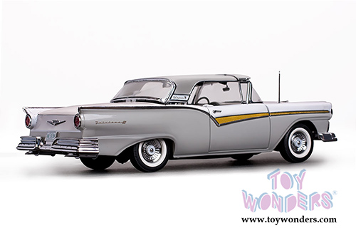 Sun Star USA - Ford Fairlane 500 Skyliner Convertible (1957, 1/18 scale diecast model car, Wood Smoke Gray/Colonial White) 1339GY