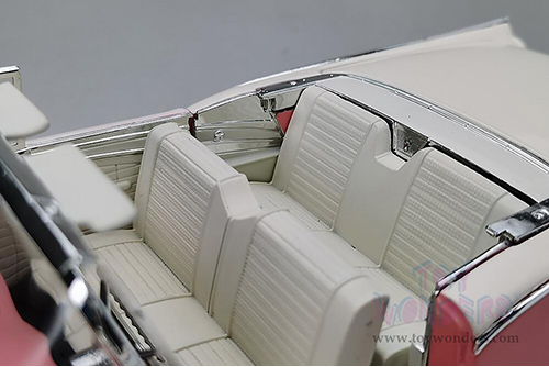 Sun Star - Ford Fairlane 500 Skyliner (1957, 1/18 scale diecast model car, Sunset Coral/Colonial White) 1344