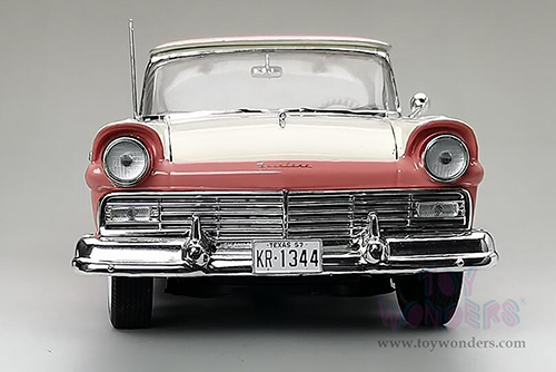 Sun Star - Ford Fairlane 500 Skyliner (1957, 1/18 scale diecast model car, Sunset Coral/Colonial White) 1344
