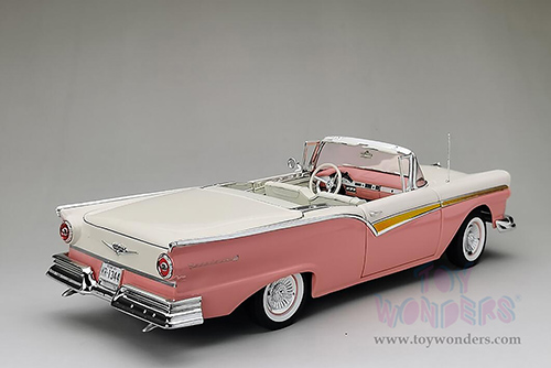 Sun Star - Ford Fairlane 500 Skyliner (1957, 1/18 scale diecast model car, Sunset Coral/Colonial White) 1344