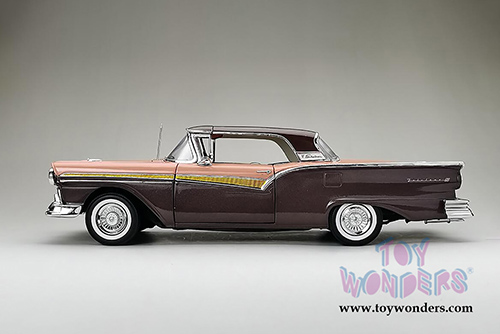 Sun Star - Ford Fairlane 500 Skyliner (1957, 1/18 scale diecast model car, Silver Mocha/Coral Sand) 1345