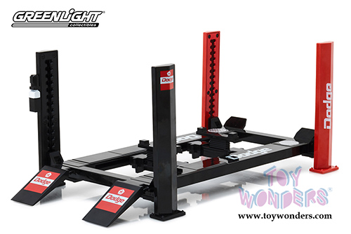 Greenlight - Adjustable Four-Post Lift Dodge (1/18 scale) 13518