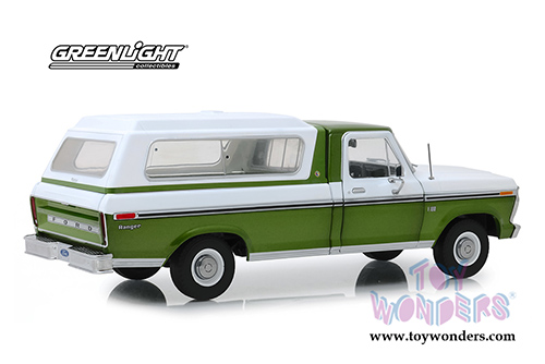 Greenlight - Ford F-100 Ranger Pickup Truck with Deluxe Box Cover (1975, 1/18 scale diecast model car, Green/White) 13545