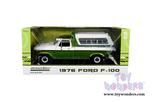 Greenlight - Ford F-100 Ranger Pickup Truck with Deluxe Box Cover (1975, 1/18 scale diecast model car, Green/White) 13545