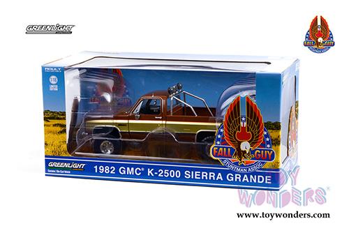 Greenlight - GMC&reg; K-2500 Sierra Grande Wideside Pickup Truck - Fall Guy Stuntman Association (1982, 1/18 scale diecast model car, Brown/Gold) 13560