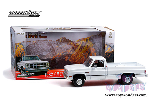 Greenlight - GMC&reg; K-2500 Sierra Grande Wideside Pickup Truck (1982, 1/18 scale diecast model car, White) 13562
