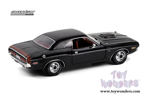 Greenlight - Dodge Challenger R/T 440 6-Pack with Deluxe Wheel Covers (1970, 1/18 scale diecast model car, Black) 13585