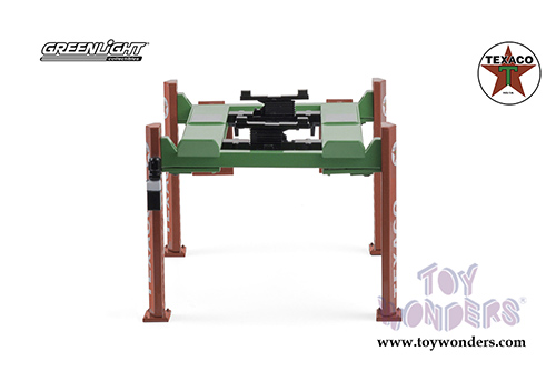 Greenlight - Adjustable Four-Post Lift - Texaco (1/18 scale) 13590