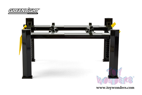 Greenlight - Adjustable Four-Post Lift (1/18 scale Dark Gray/Yellow) 13591