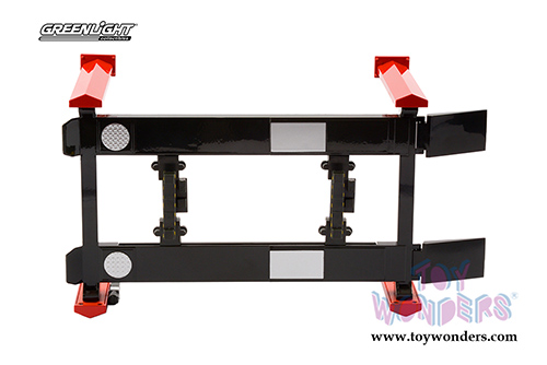 Greenlight - Adjustable Four-Post Lift (1/18 scale Red/Gray) 13592
