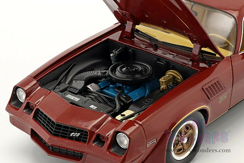 Greenlight  - Chevrolet&reg; Camaro Z/28&reg; Hardtop (1978, 1/18 scale diecast model car, Carmine Metallic with Two-Tone Gold Striping) 13604