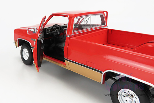 13612 Greenlight 1982 GMC K-2500 Sierra Grande diecast model car