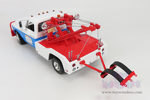 Greenlight - Chevrolet&reg; C-30 Dually Wrecker Tow Truck - Hazzard County Garage (1969, 1/18 scale diecast model car, White/Blue/Red) 13622