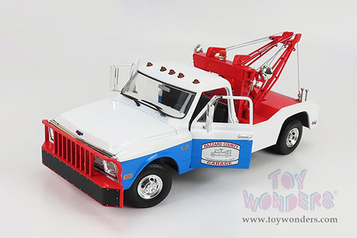 Greenlight - Chevrolet&reg; C-30 Dually Wrecker Tow Truck - Hazzard County Garage (1969, 1/18 scale diecast model car, White/Blue/Red) 13622