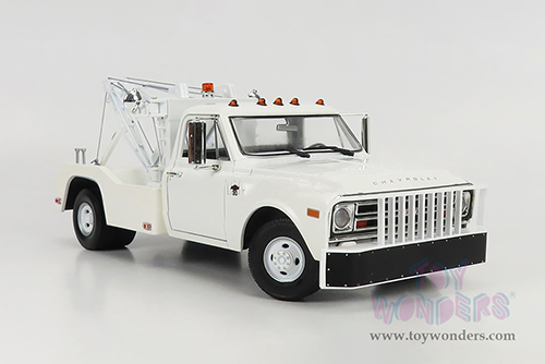 Greenlight - Chevrolet&reg; C-30 Dually Wrecker (1968, 1/18 scale diecast model car, White) 13623