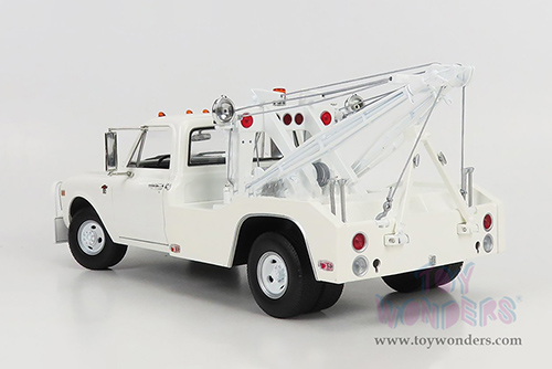 Greenlight - Chevrolet&reg; C-30 Dually Wrecker (1968, 1/18 scale diecast model car, White) 13623