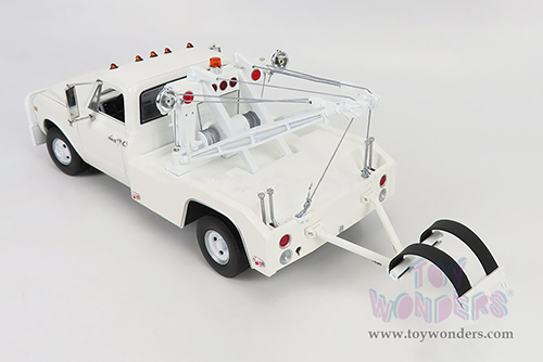 Greenlight - Chevrolet&reg; C-30 Dually Wrecker (1968, 1/18 scale diecast model car, White) 13623