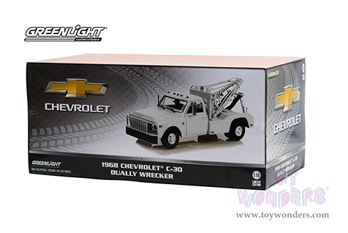 Greenlight - Chevrolet&reg; C-30 Dually Wrecker (1968, 1/18 scale diecast model car, White) 13623