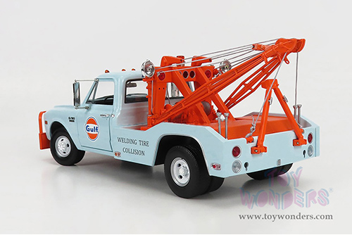 Greenlight - Chevrolet&reg; C-30 Dually Wrecker Gulf Oil "Welding Tire Collision" (1969, 1/18 scale diecast model car, Light Blue/Orange) 13624