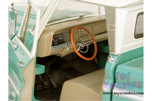 Sun Star USA - Chevy C-10 Style Side Pickup (1965, 1/18 scale diecast model car, Ivory/Light Green) 1363