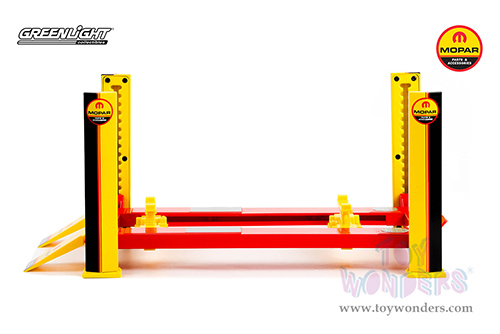 Greenlight - Adjustable Four-Post Lift - MOPAR Parts & Accessories (1/18 scale) 13649