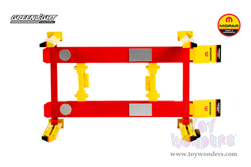 Greenlight - Adjustable Four-Post Lift - MOPAR Parts & Accessories (1/18 scale) 13649