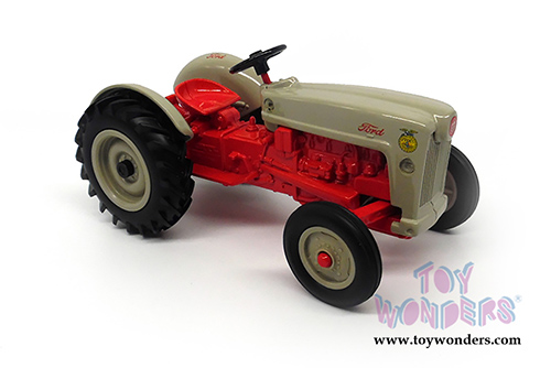 Tomy ERTL - Ford NAA Tractor with FFA Logo (1/16 scale diecast model car, Red) 13916