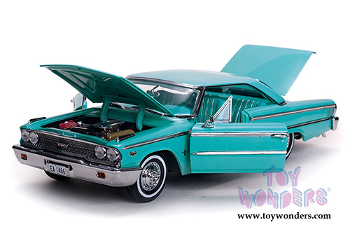 Sun Star USA - Ford Galaxie 500/XL Hard Top (1963, 1/18 scale diecast model car, Peacock Blue) 1466