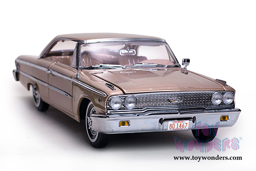 Sun Star USA - Ford Galaxie 500/XL Hardtop (1963, 1/18 scale diecast model car, Rose Beige) 1467